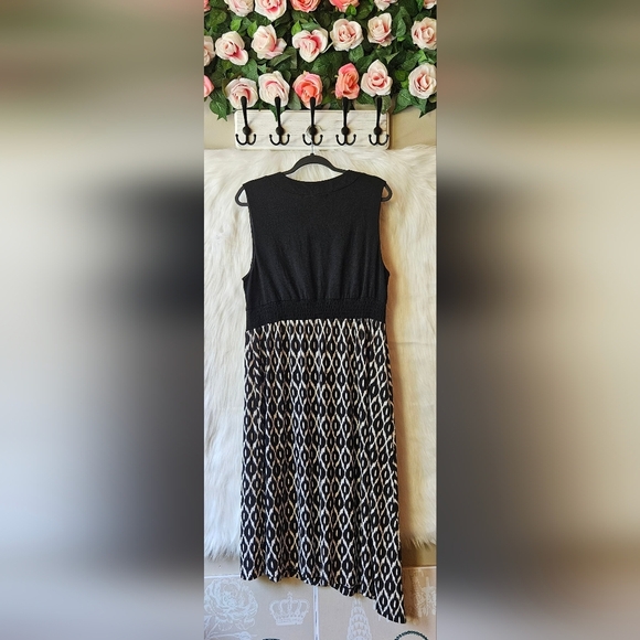 Dex B&W Asymmetical Sleeveless Midi Sundress - Picture 2 of 8